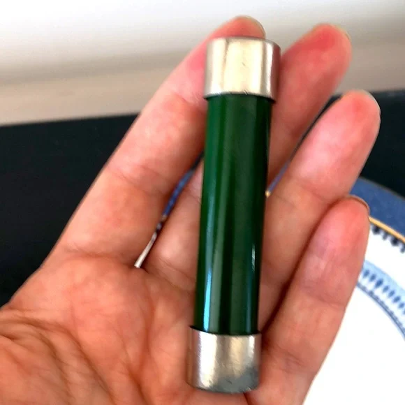 Dramatic Bakelite Brooch - Picture 4 of 10